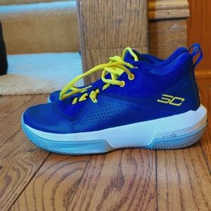 Youth size 5.5 under armour Steph Curry basketball shoes